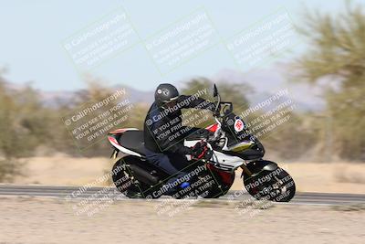 media/Dec-01-2025-Moto Forza (Mon) [[2daa91e15f]]/2-Intermediate Group/Session 3 (Turn 7 Inside Pans)/